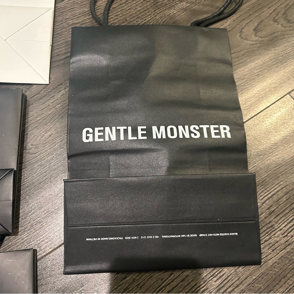 Misc Paper Bags x4 - Picture 10 of 14